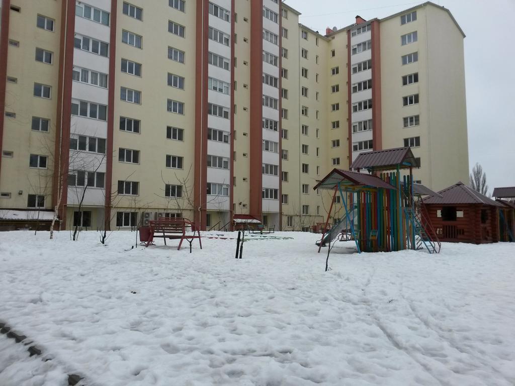 Apartment On Demyanchuka 1A 罗夫诺 外观 照片